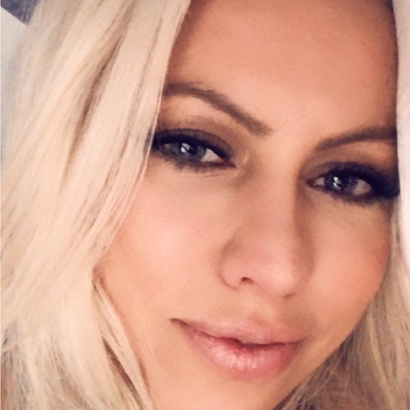 Meet your Posher, Andrea - Picture 1 of 1